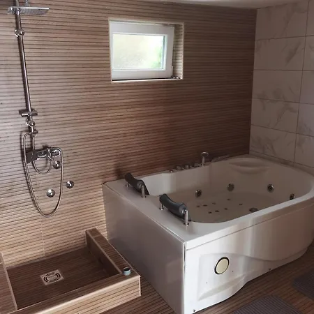 Domacinstvo Sesirce *