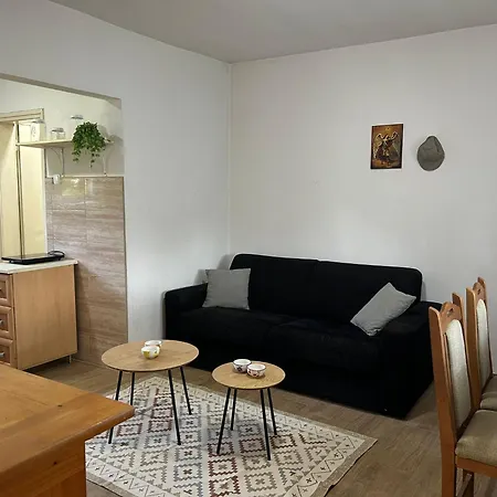 Domacinstvo Sesirce アパート *