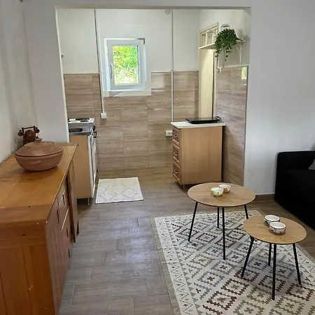 Domacinstvo Sesirce ルーディック