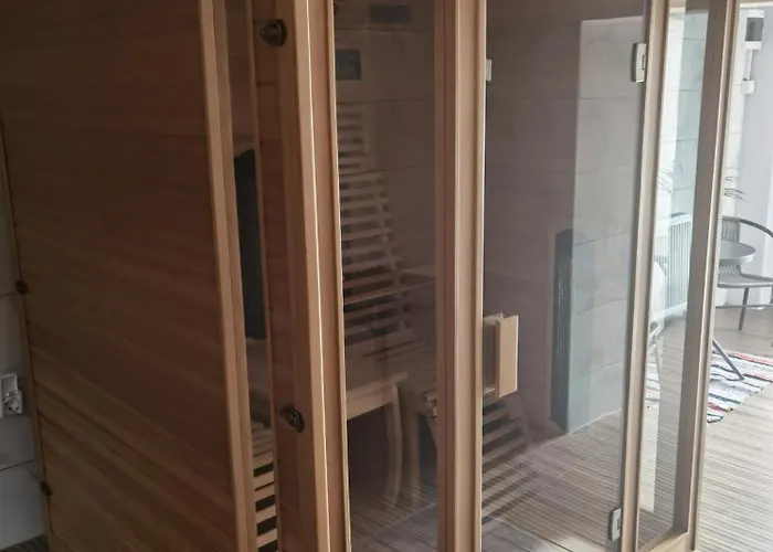 アパート Domacinstvo Sesirce ルーディック